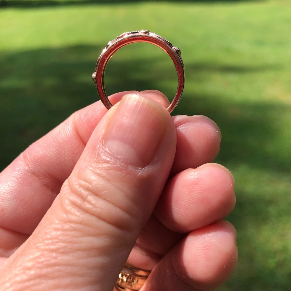 Flash sale 🌺Beautiful 10k Rose gold diamond band🌺 PRICE FIRM - Picture 4 of 8